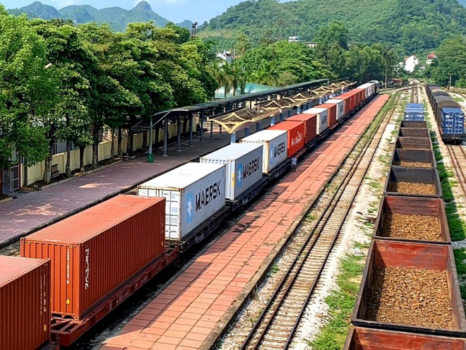 Giá cước vận chuyển hàng hóa bằng đường sắt